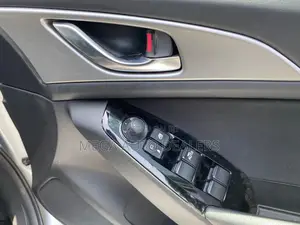 Mazda Axela 2018 Silver