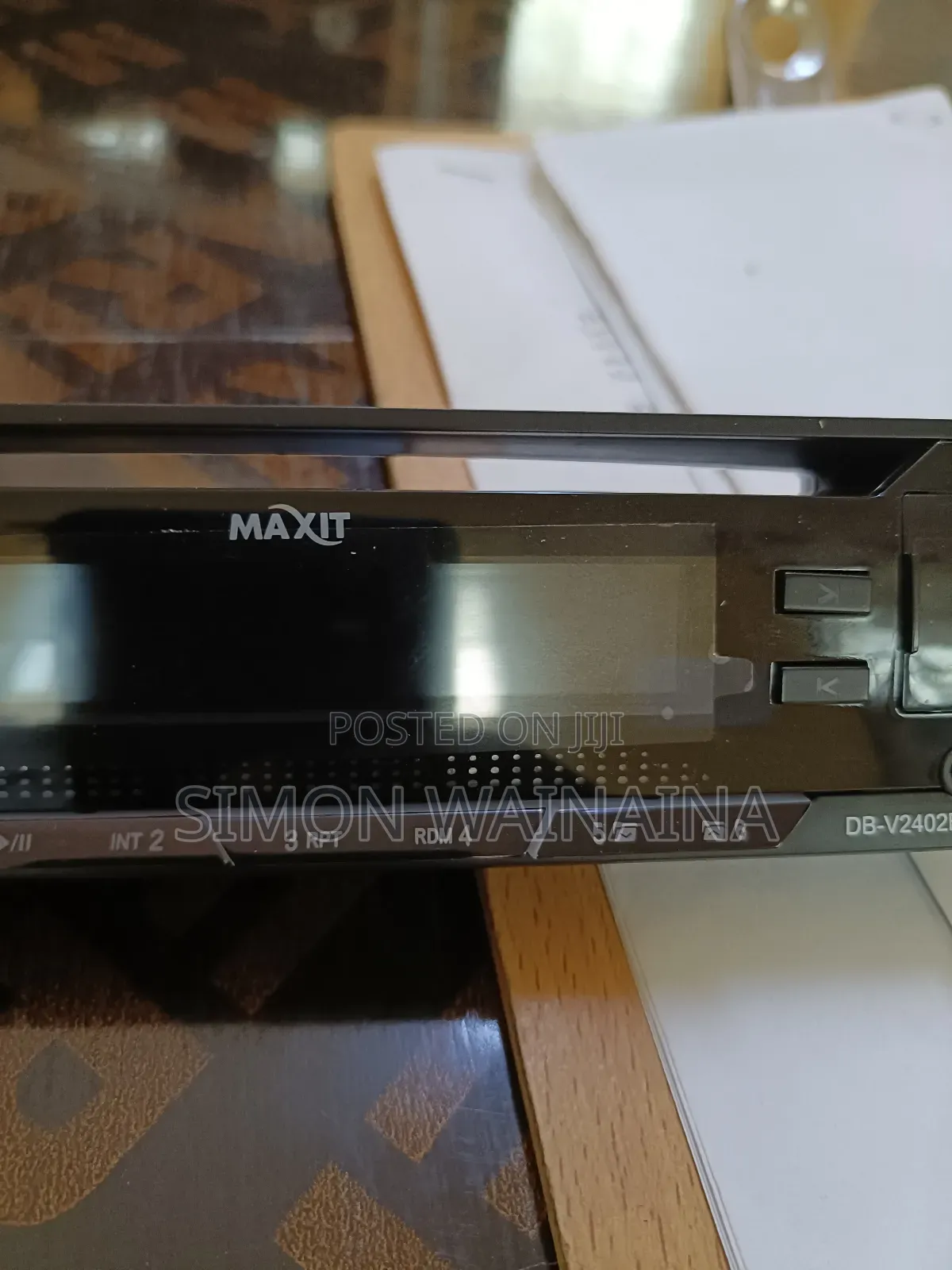 Isuzu Radio Maxit Face