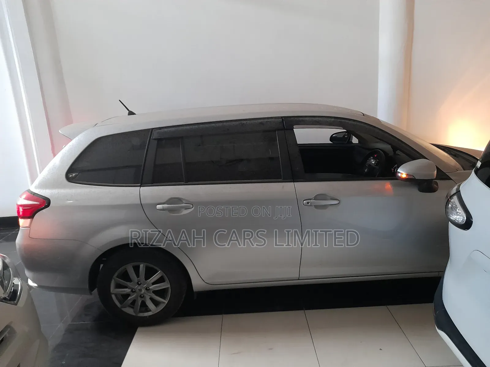 Toyota Corolla Fielder 2018 Silver
