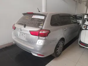 Toyota Corolla Fielder 2018 Silver