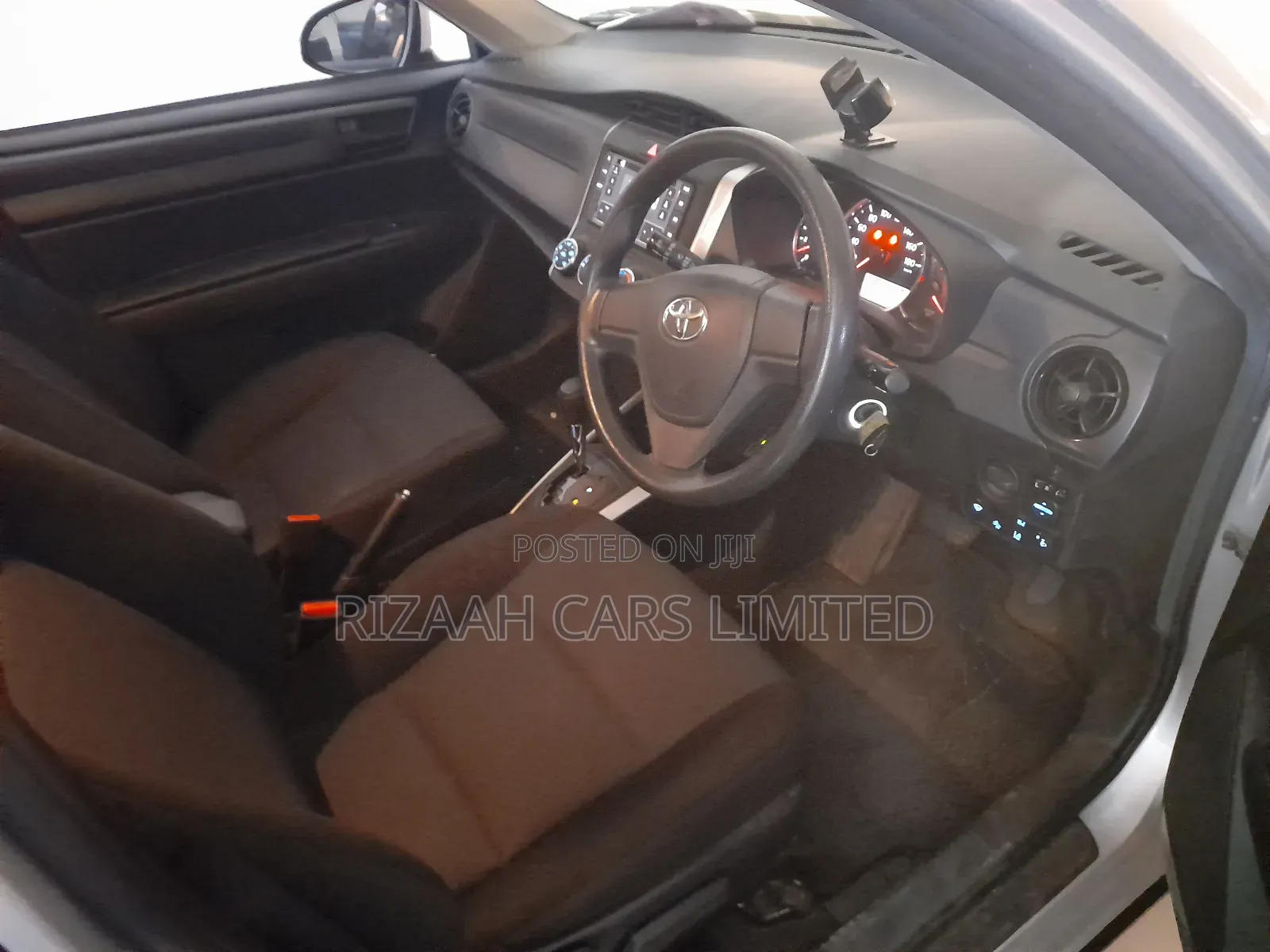 Toyota Corolla Fielder 2018 Silver