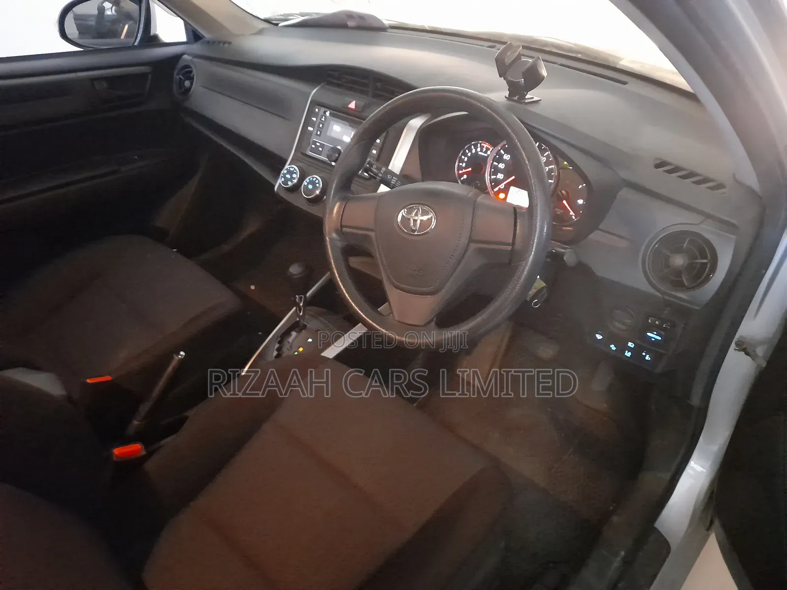 Toyota Corolla Fielder 2018 Silver