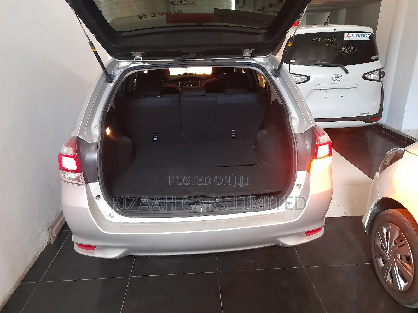 Toyota Corolla Fielder 2018 Silver