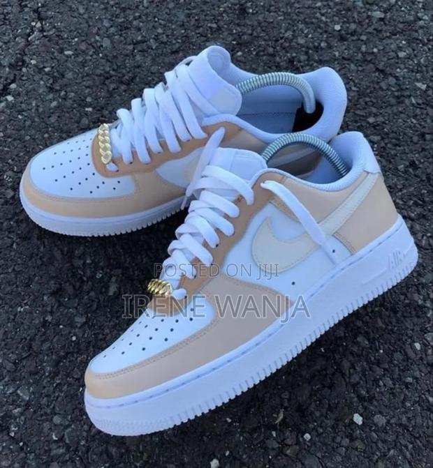 Nike Sneakers - thumbnail 2