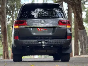 Toyota Land Cruiser 4.5 V8 VXR 2018 Gray