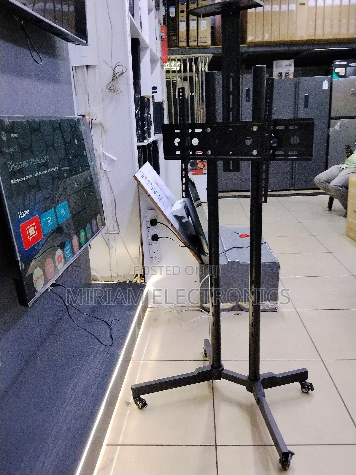 Adjustable Tv Trolley Stand Suitable for 32-70" Inch Upto 50kgs