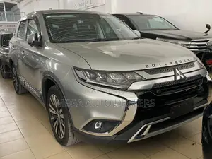 Mitsubishi Outlander 2018 Silver