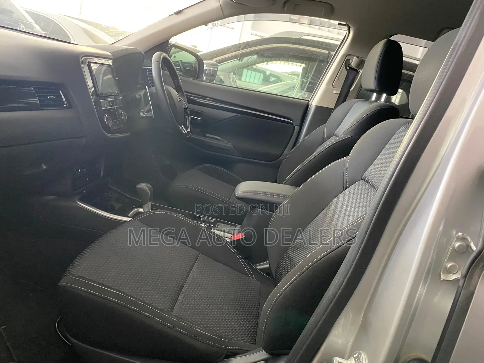 Mitsubishi Outlander 2018 Silver