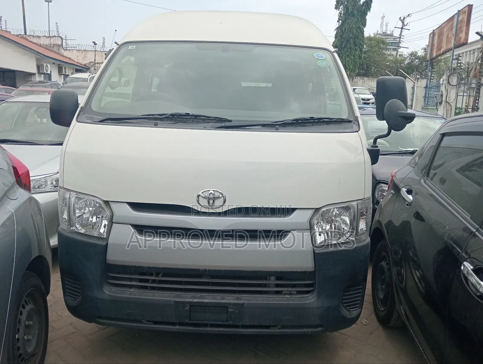 Toyota HiAce 2019 White