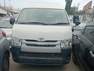 Toyota HiAce 2019 White