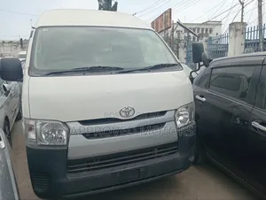 Toyota HiAce 2019 White