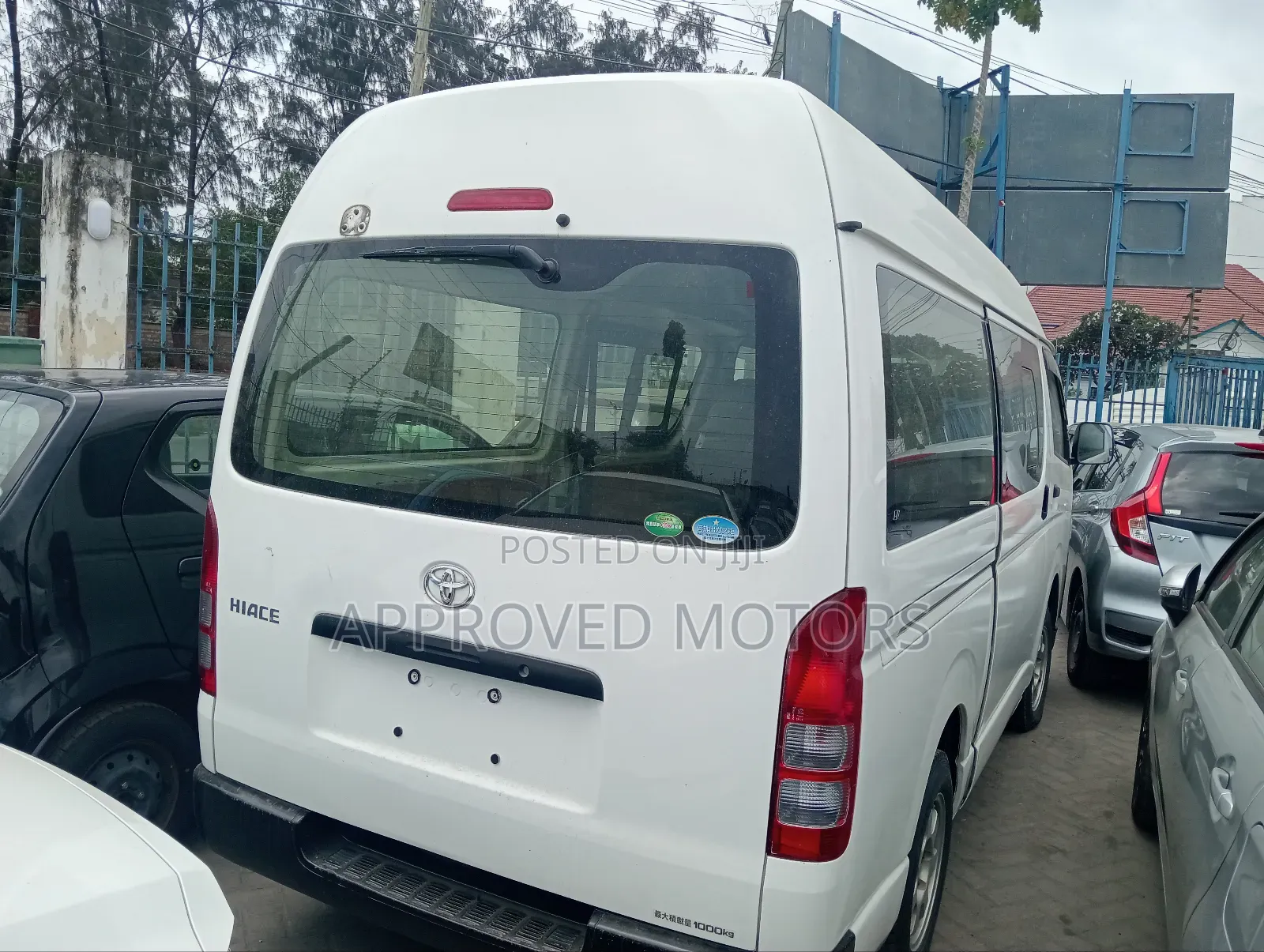 Toyota HiAce 2019 White