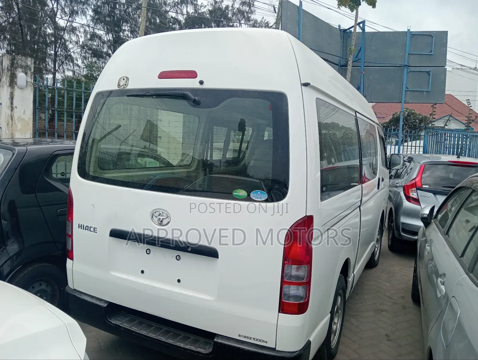 Toyota HiAce 2019 White