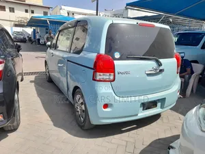 Toyota Porte 2018 Blue