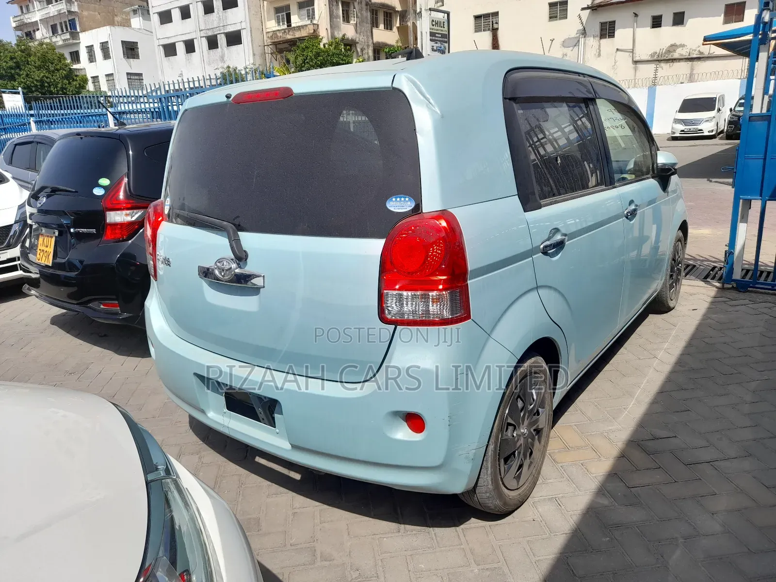 Toyota Porte 2018 Blue