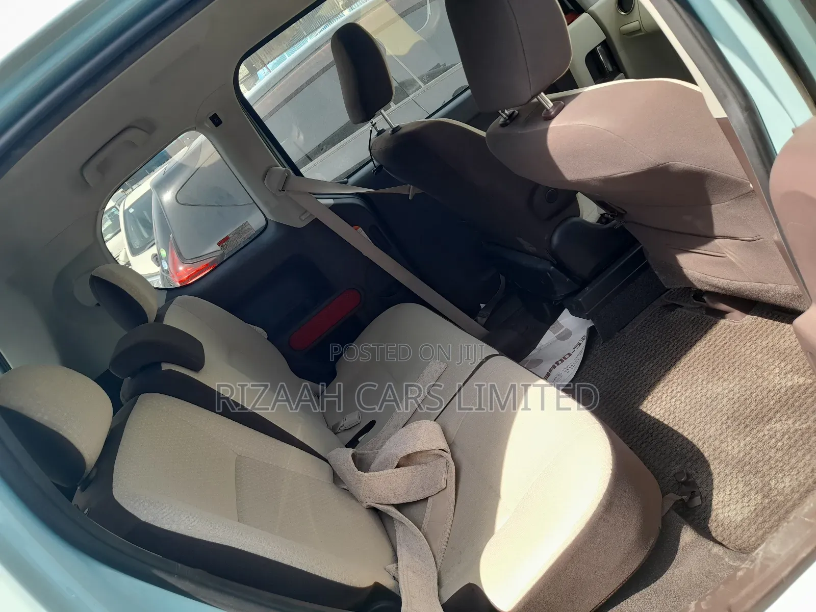Toyota Porte 2018 Blue