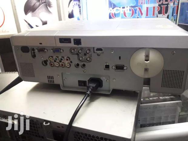 Hitachi Projector With 5000 Lumens - thumbnail 2