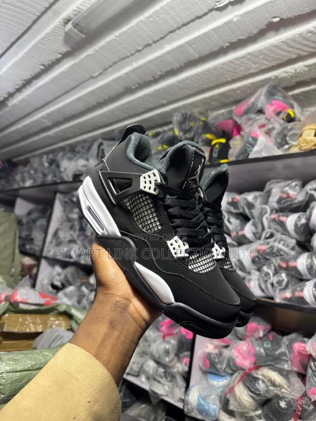 Jordan 4  Thunder White - main view