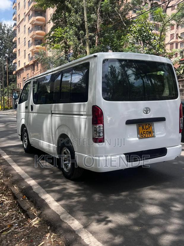 Toyota HiAce 2012 White - thumbnail 4