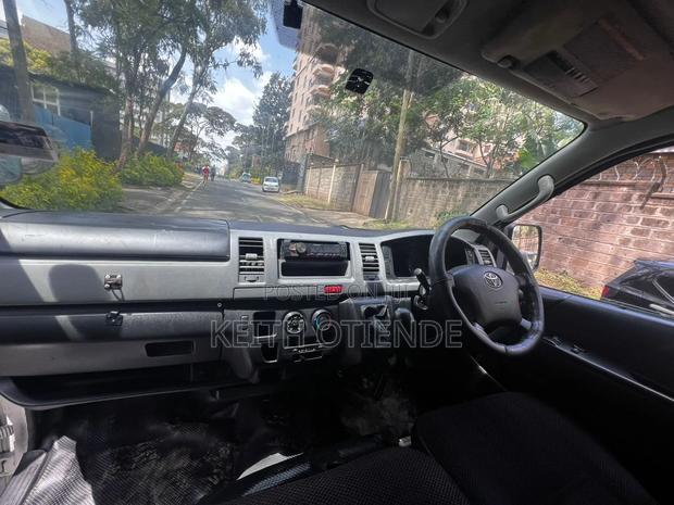 Toyota HiAce 2012 White - thumbnail 7