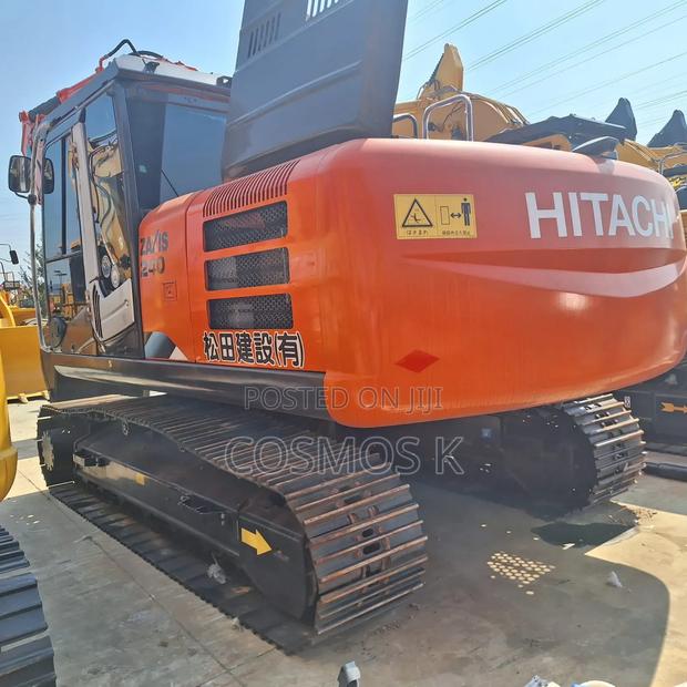 Hitachi Excavator - thumbnail 2