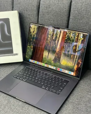 Laptop Apple MacBook Pro 2023 M3 14-inch 18GB Apple M3 Pro SSD 512GB