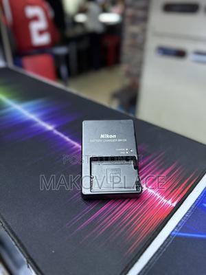 Mh-24 Charger for Nikon en-El14 and en-El14a Batteries.