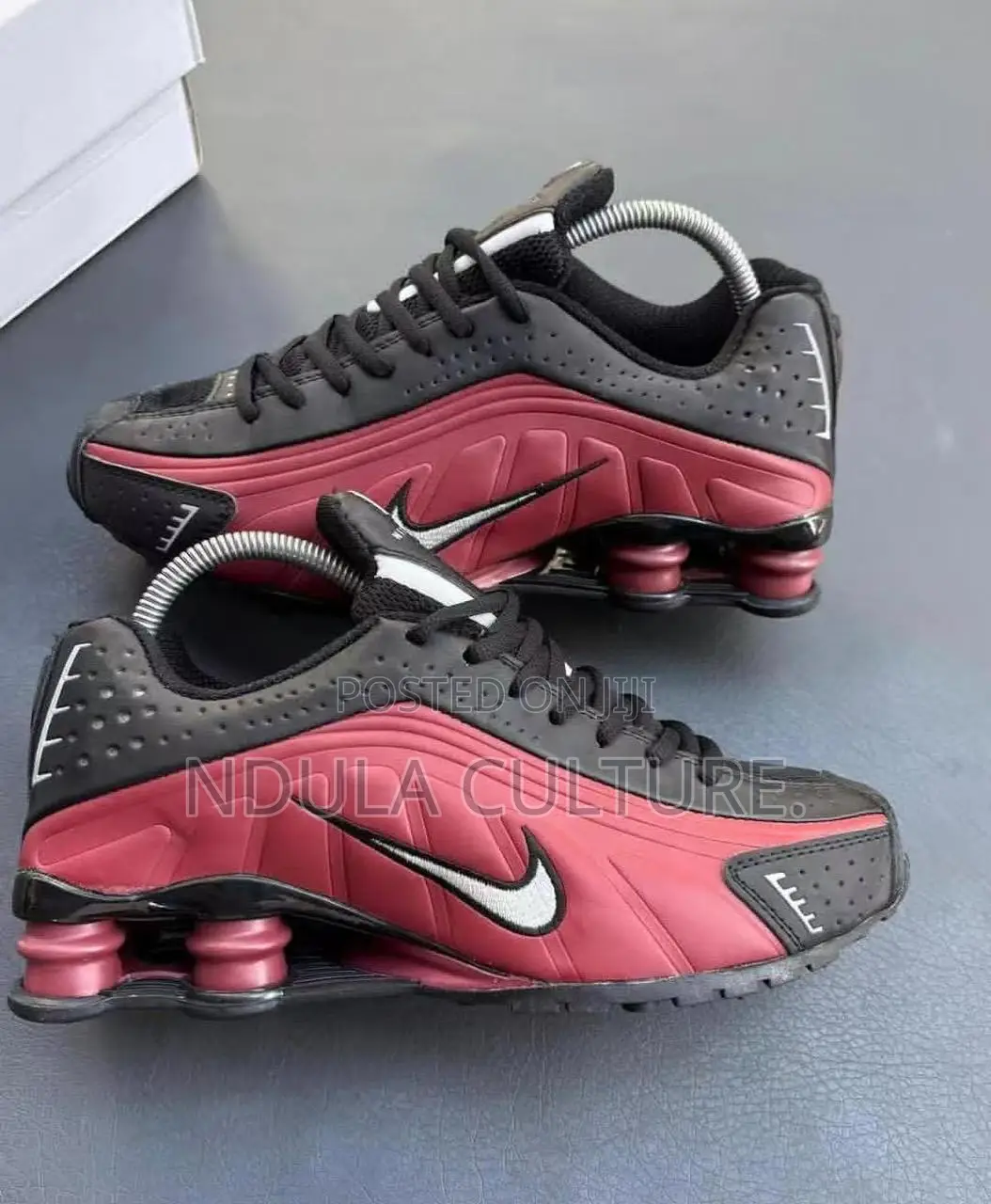 Trending Nike Shox R4