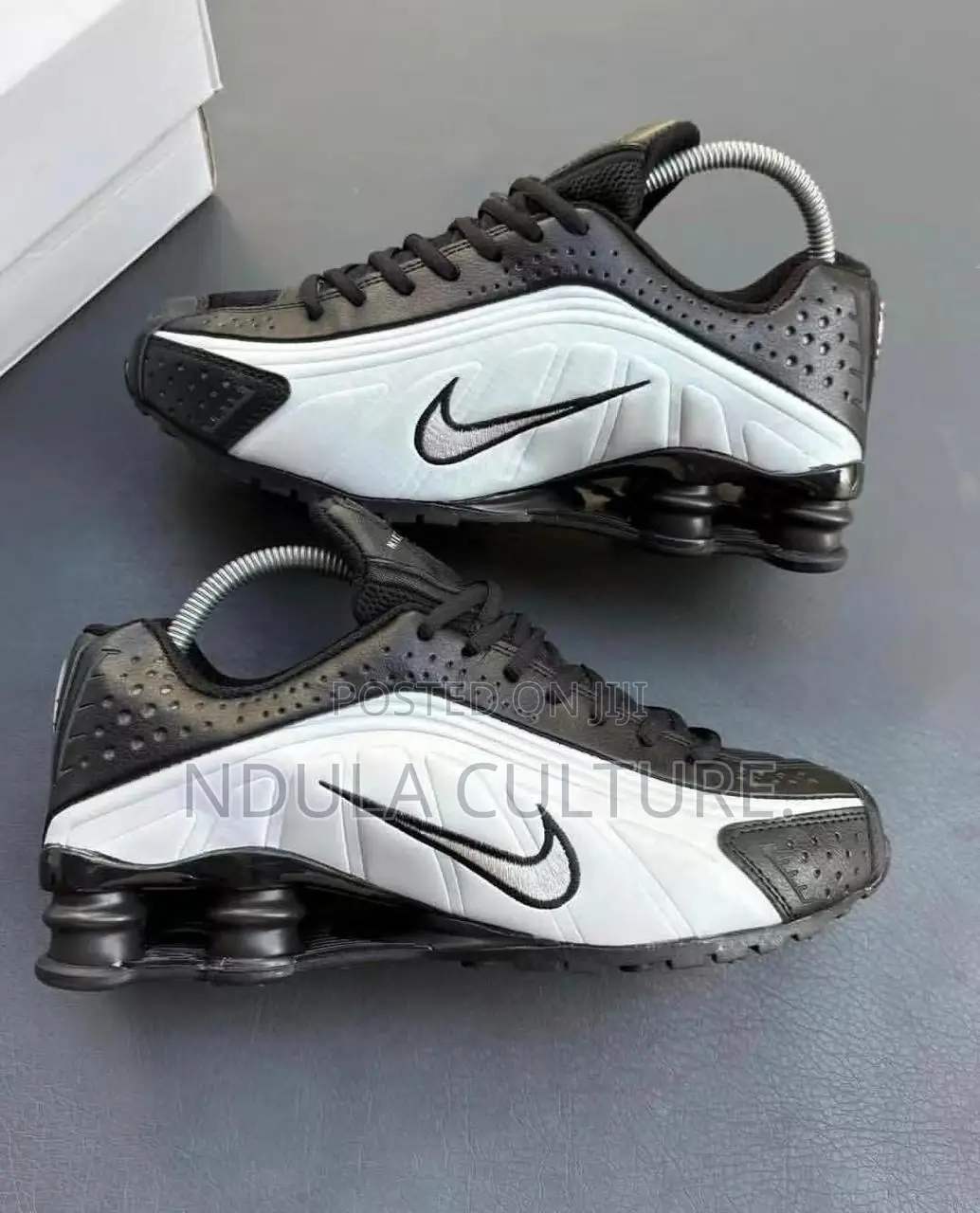 Trending Nike Shox R4