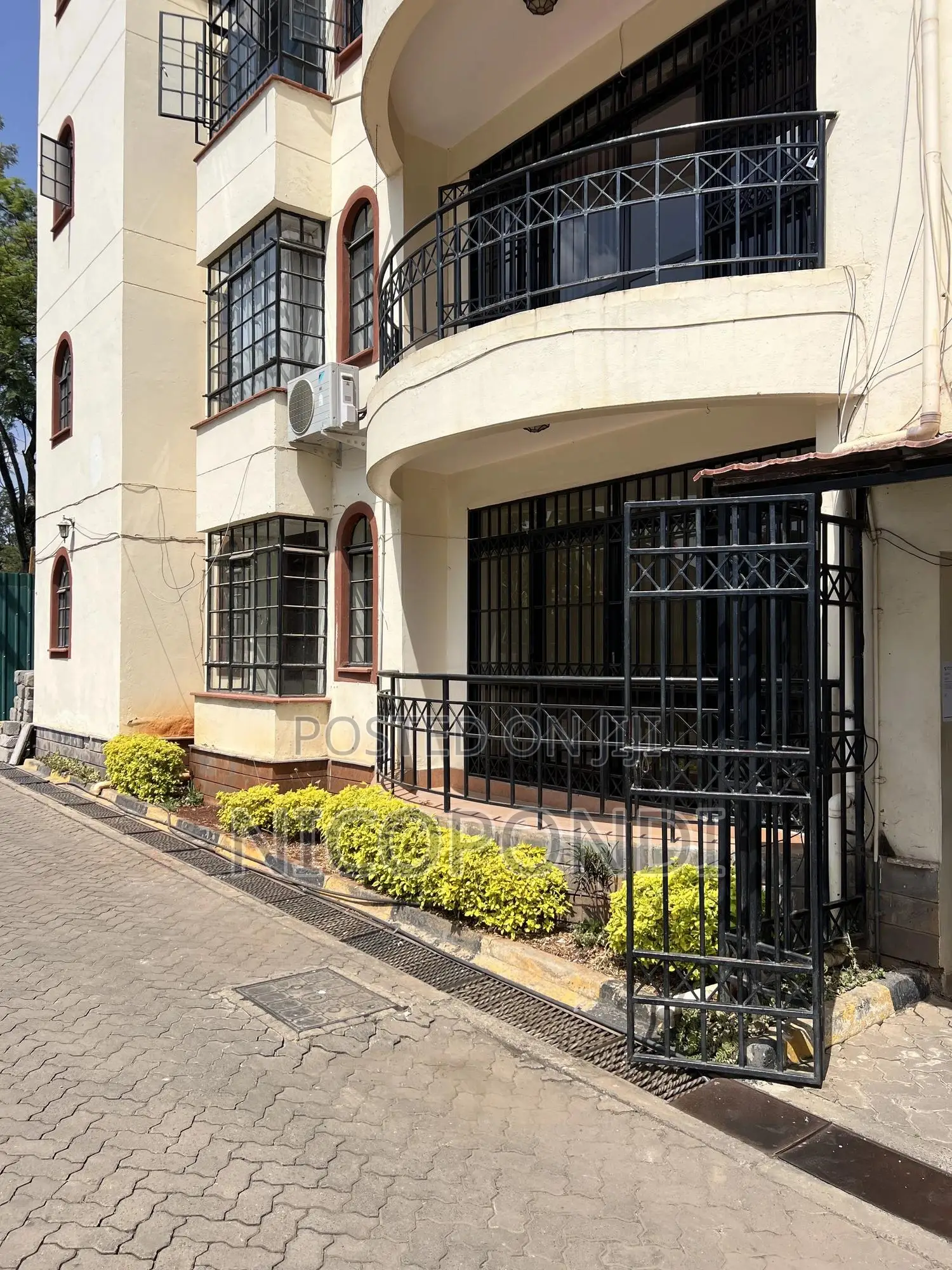 3 Bedroom Commercial Space for Rent