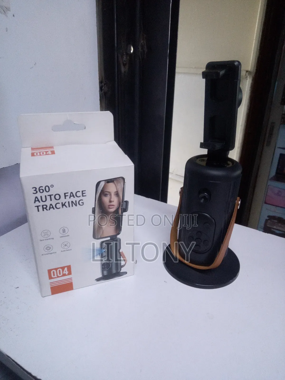 Q004 360degrees Auto Face Tracking Desktop Tripod