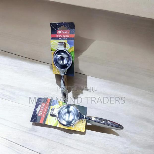 Lemon Squeezer Heavy Gauge/Stainless Steel Lemon Squeezer - thumbnail 2