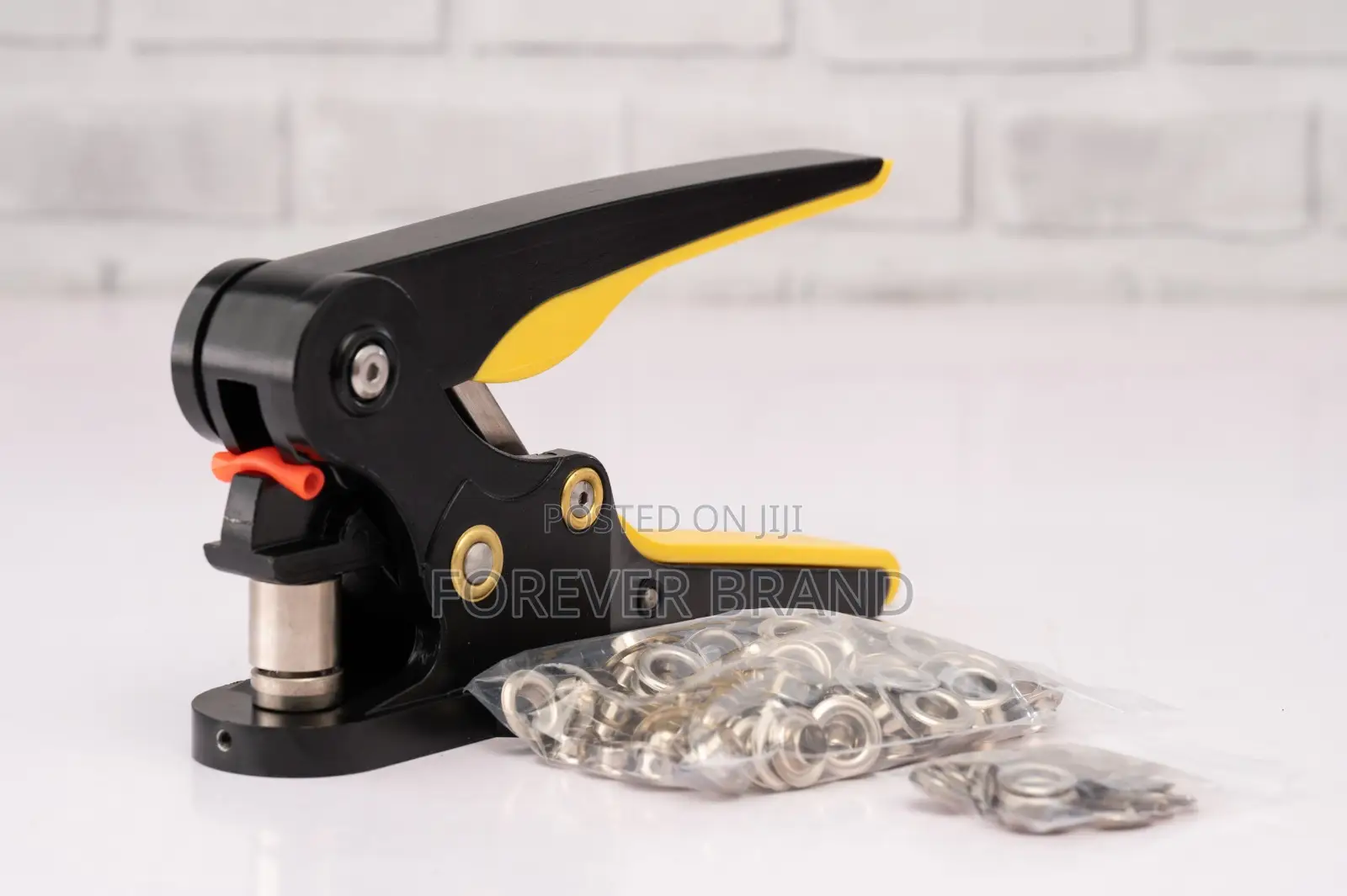 Eyelets Machine
