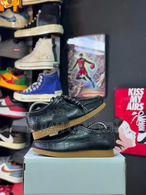 Supreme Martine Rose Clark’S Desert.
Sizes : _40 41 42 43 44 45_
