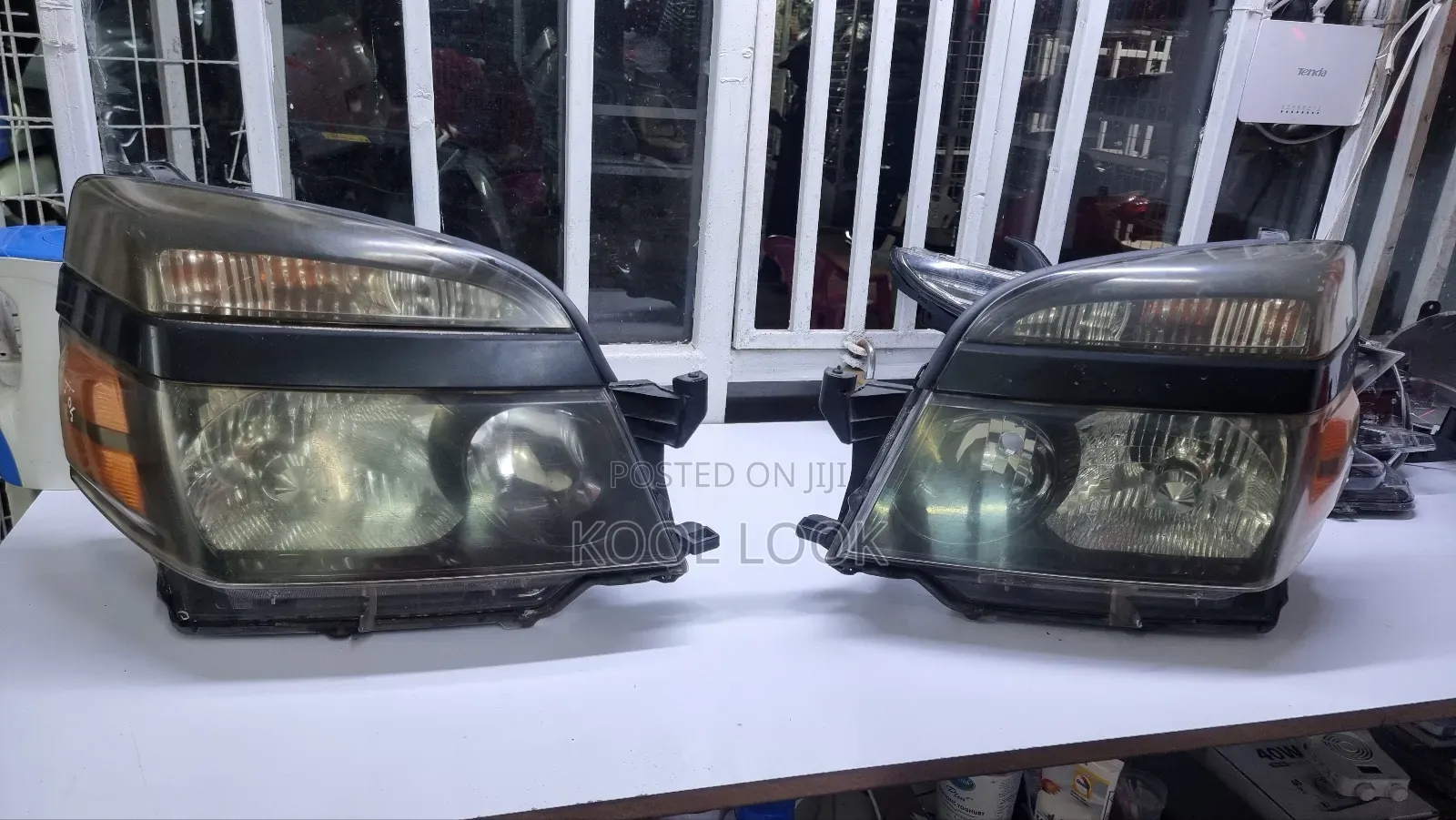 Toyota Voxy 2005 Headlights
