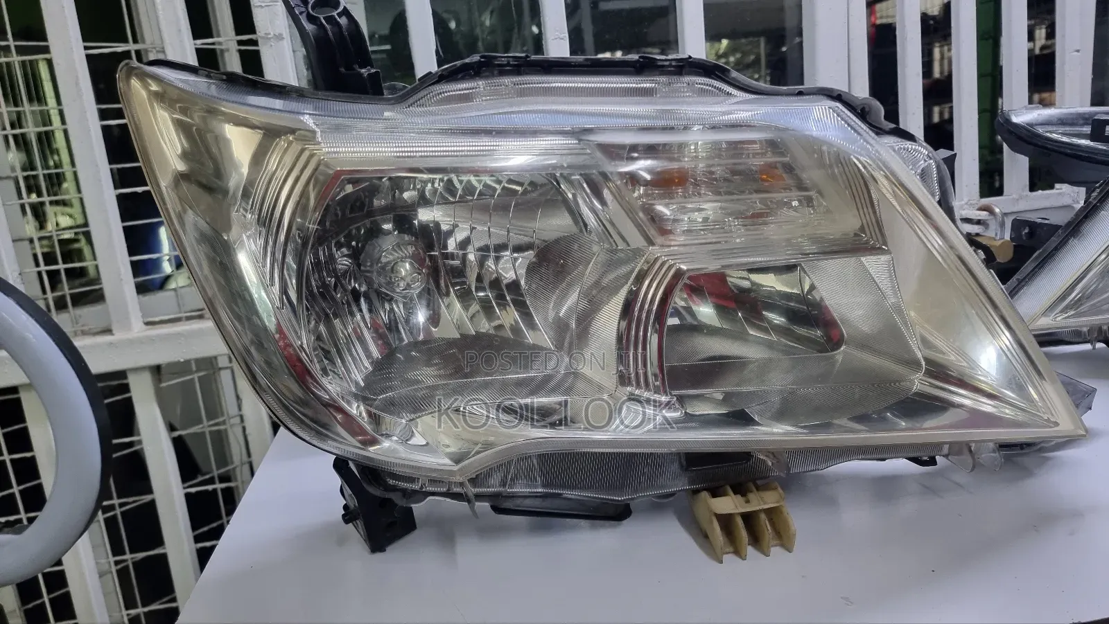 Nissan Serena 2006 -2010 Headlight