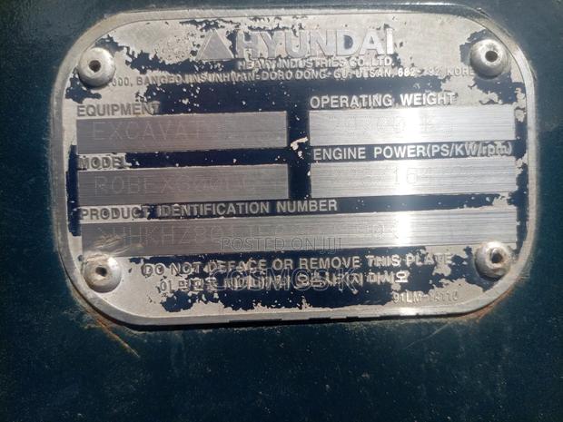 Hyundai 30t Excavator - thumbnail 4