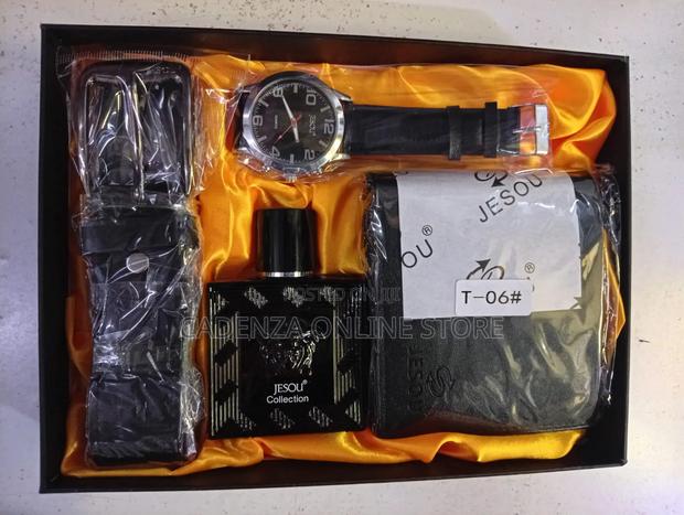 Men Gift Set Available 
Perfume
Watch
Wall - main view