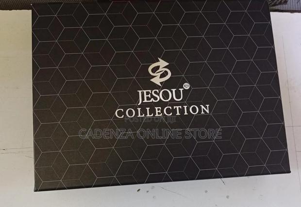 Men Gift Set Available 
Perfume
Watch
Wall - thumbnail 4