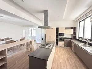 4bdrm Duplex in Riverside Drive for rent