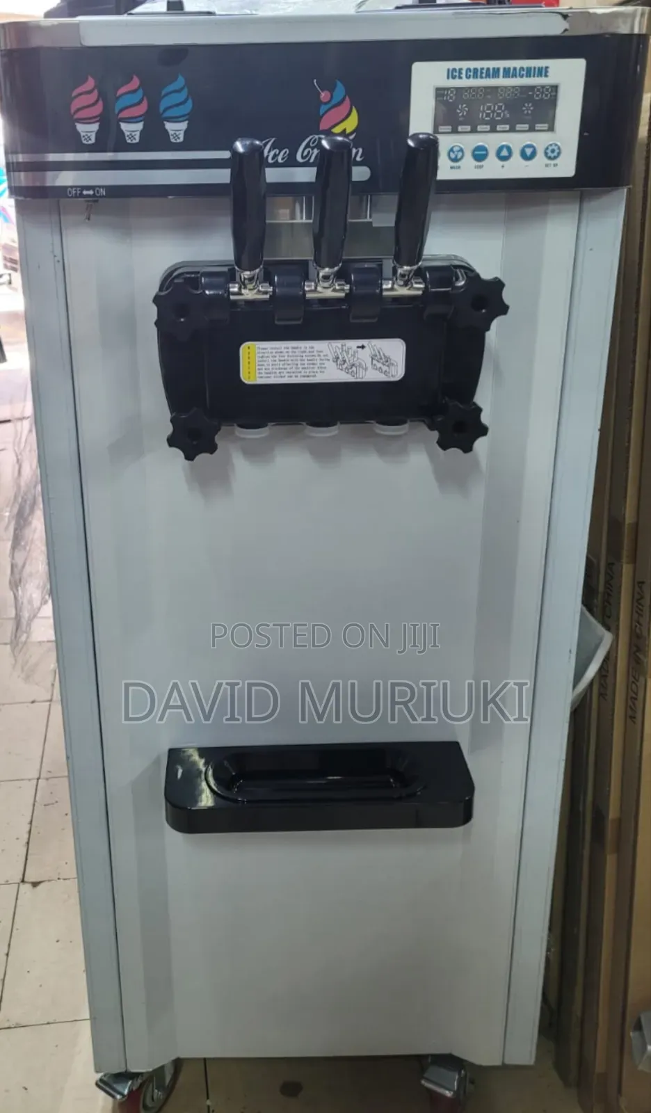 Ice Cream Machine 
Power 1700w.