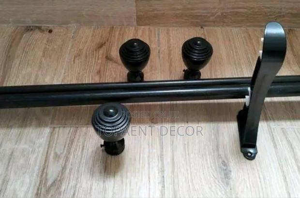 Black Powder Coated Curtain Rod With Brackets And Flowers