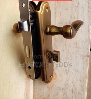 Key Knob Bathroom Door Locks - thumbnail 2