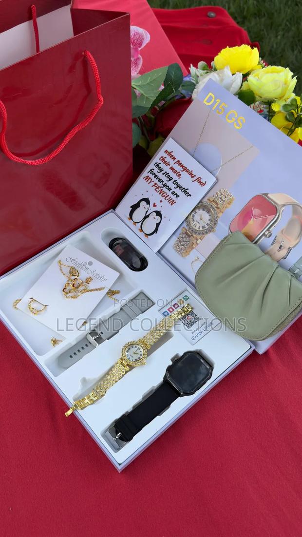 Ladies Gift Set With Smartwatch and Purse - thumbnail 3