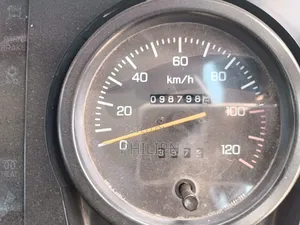 Isuzu Executive Bus 2009 Yellow