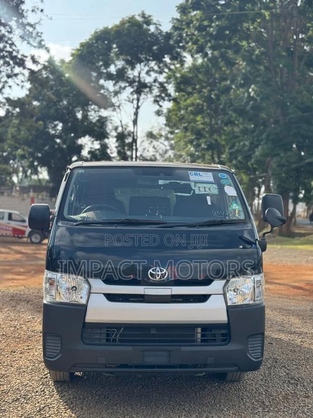 Toyota HiAce 2019 Black - thumbnail 3