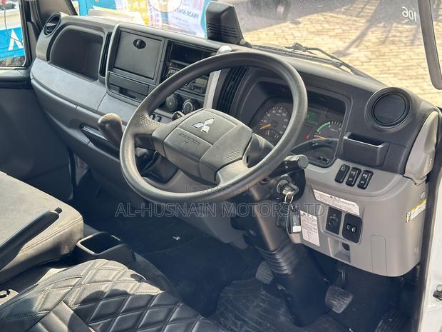 2018 2018 Mitsubishi Canter - thumbnail 3