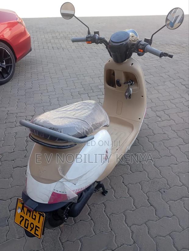 New Motorcycle 2024 White - thumbnail 4