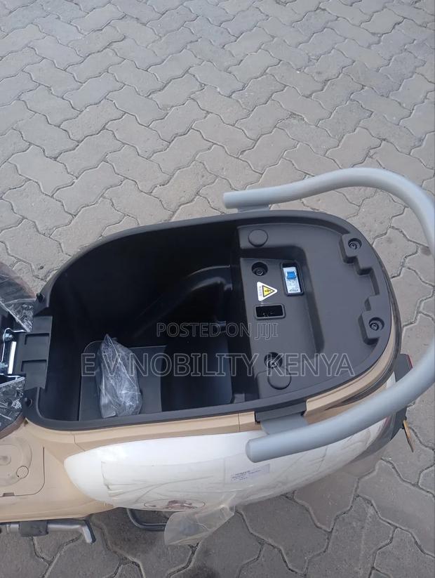 New Motorcycle 2024 White - thumbnail 5