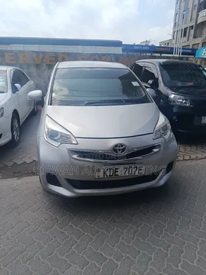 Toyota Ractis 1.5 FWD 2015 Silver